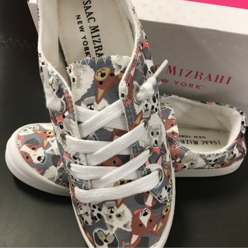 Isaac Mizrahi Dog Pup comfortable lace up sneakers🐶